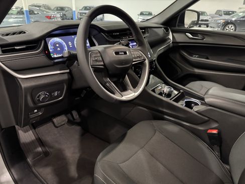 Used 2024 Jeep Grand Cherokee Laredo w/ MOPAR Finishing Package image 28