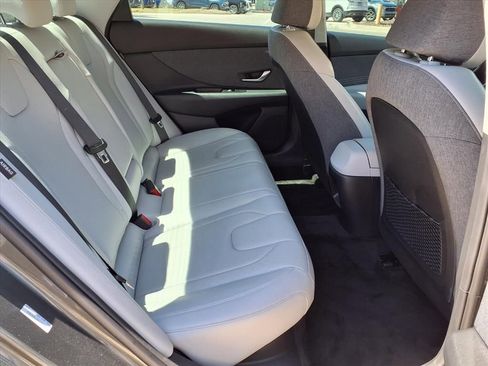 Used 2025 Hyundai Elantra Limited FWD image 12