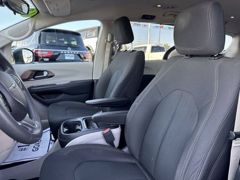 Used 2017 Chrysler Pacifica Touring Plus FWD image 11
