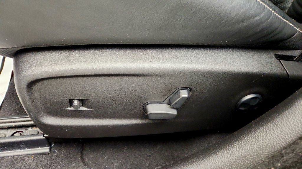 Used 2023 Chrysler 300 C RWD image 13