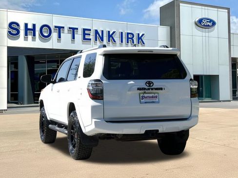 Used 2022 Toyota 4Runner SR5 Premium w/ Moonroof Package AWD/4WD image 7