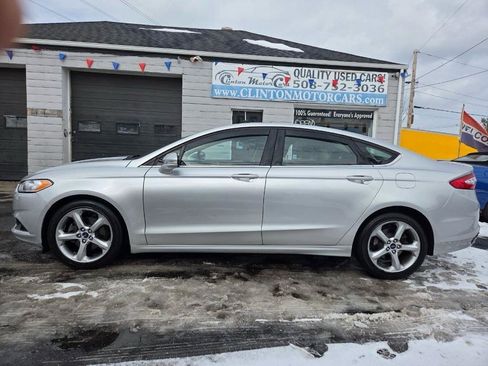 Used 2015 Ford Fusion SE w/ Equipment Group 201A FWD image 2
