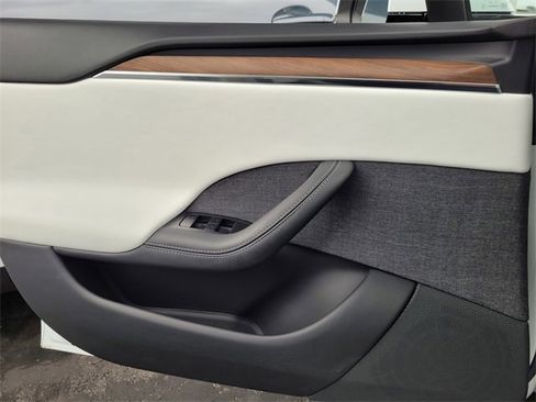 Used 2023 Tesla Model S image 14