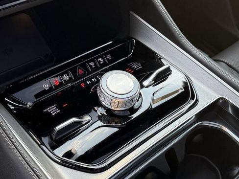 New 2025 Jeep Wagoneer L Series II AWD/4WD image 25