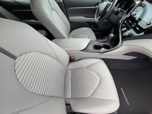 Used 2023 Toyota Camry SE w/ Convenience Package image 11