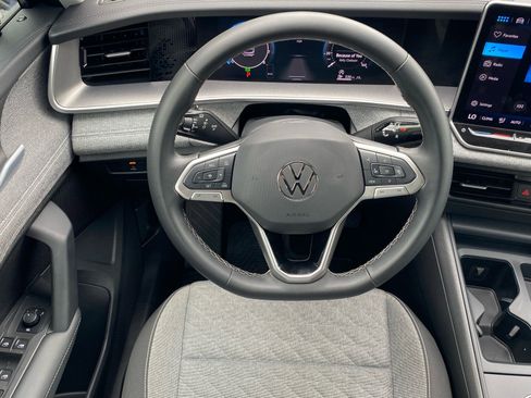 Used 2025 Volkswagen Tiguan S AWD/4WD image 7
