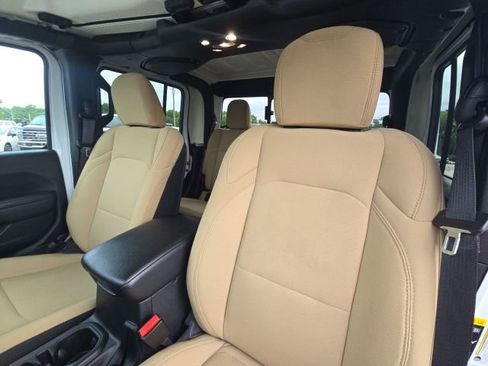 Used 2023 Jeep Gladiator Sport AWD/4WD image 20