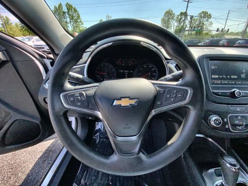 Used 2018 Chevrolet Malibu LT FWD image 11