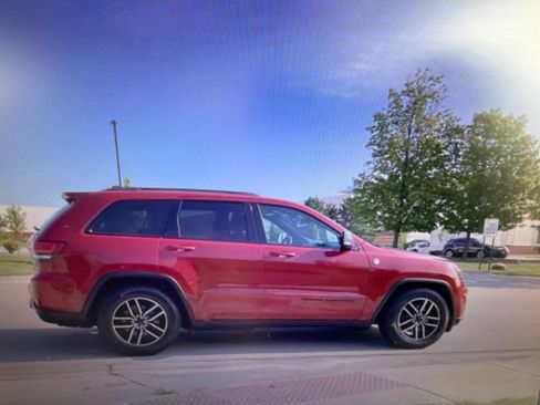 Used 2020 Jeep Grand Cherokee Trailhawk w/ Trailhawk Luxury Group AWD/4WD image 2