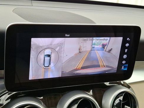 Used 2021 Mercedes-Benz GLC 300 4MATIC image 15