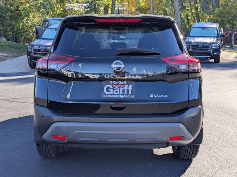 Used 2023 Nissan Rogue SV image 7