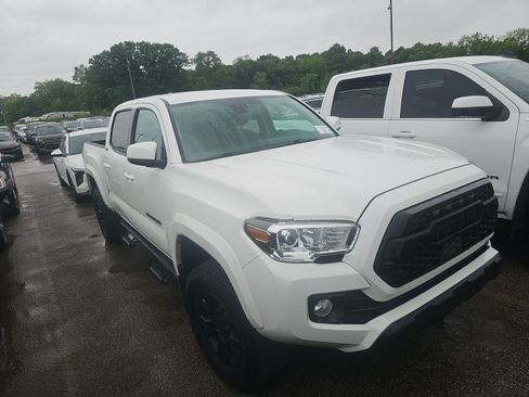 Used 2021 Toyota Tacoma SR5 AWD/4WD image 4