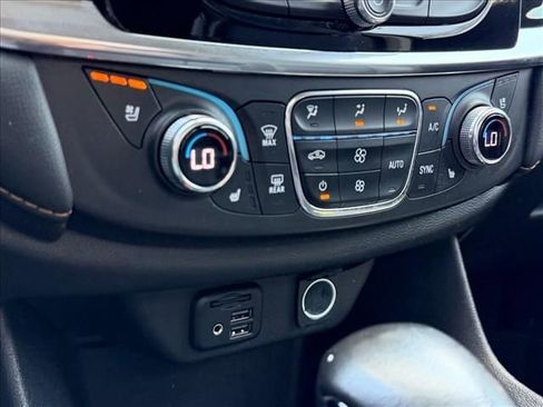 Used 2021 Chevrolet Traverse Premier image 19