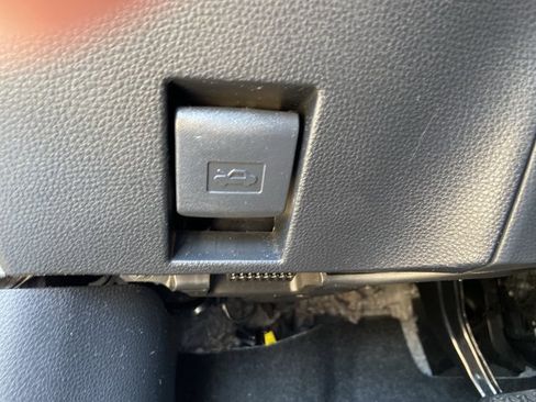 Used 2025 Toyota Corolla LE FWD image 48