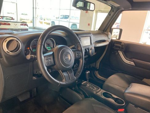 Used 2017 Jeep Wrangler Unlimited Sahara w/ Connectivity Group image 10