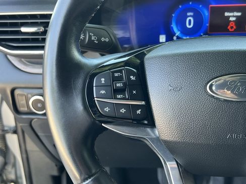 Used 2023 Ford Explorer Platinum w/ Technology Package AWD/4WD image 10