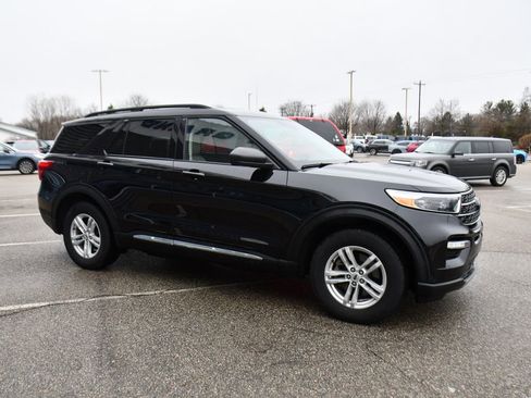 Used 2023 Ford Explorer XLT w/ Equipment Group 202A image 8