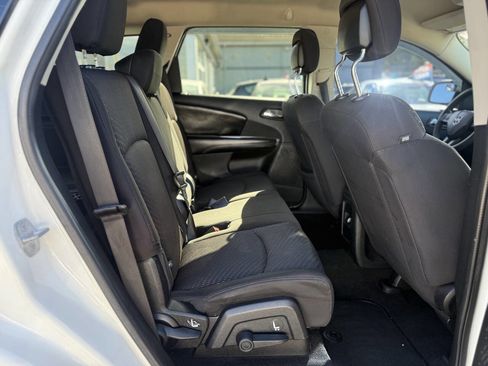 Used 2014 Dodge Journey SXT image 9