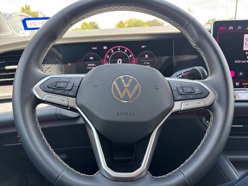 Used 2026 Volkswagen Tiguan SE AWD/4WD image 25
