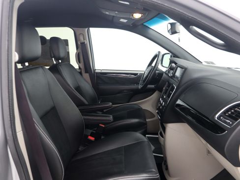 Used 2016 Dodge Grand Caravan SXT FWD image 20