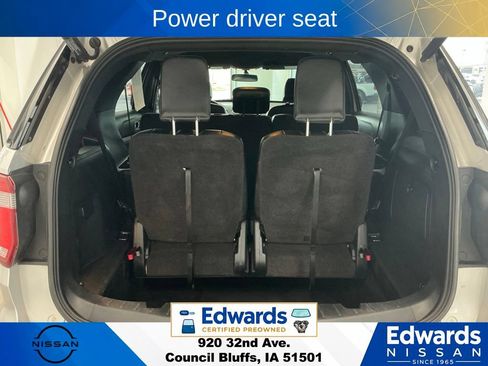 Used 2017 Ford Explorer XLT w/ Equipment Group 201A FWD image 12