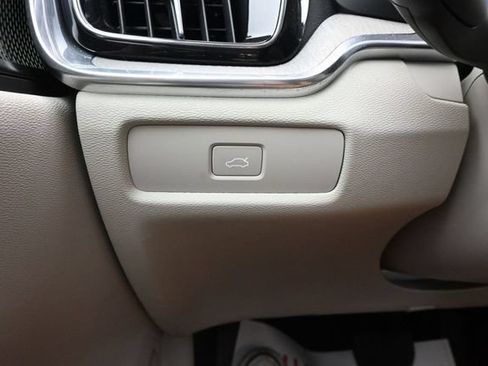 Used 2023 Volvo S60 B5 Ultimate w/ Protection Package Premier FWD image 27