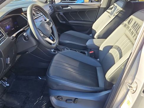 Used 2023 Volkswagen Tiguan SE w/ Panoramic Sunroof Package image 11