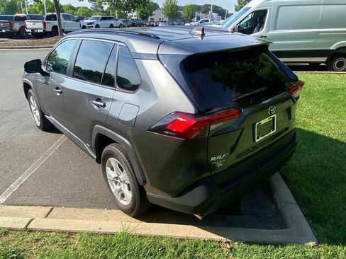 Used 2021 Toyota RAV4 XLE AWD/4WD image 29