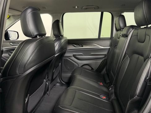 Used 2023 Jeep Grand Cherokee Limited AWD/4WD image 30