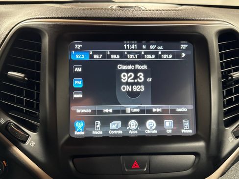 Used 2017 Jeep Cherokee Limited AWD/4WD image 24