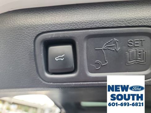 Used 2024 Ford Expedition XLT image 40