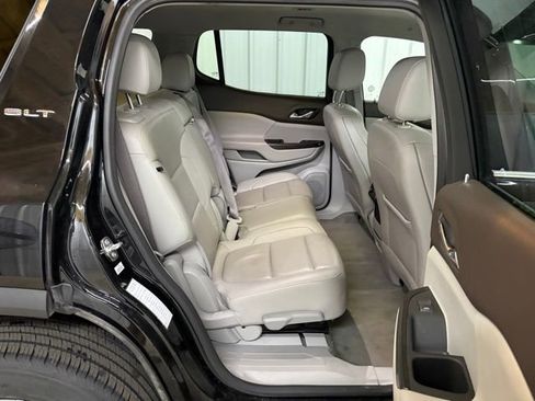 Used 2023 GMC Acadia SLT image 16