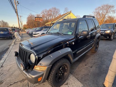 Used 2005 Jeep Liberty Renegade image 4