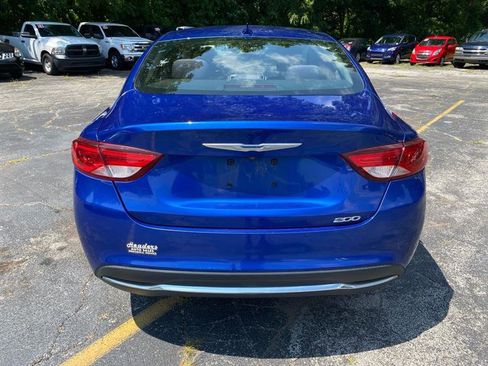 Used 2015 Chrysler 200 Limited w/ Convenience Group image 3