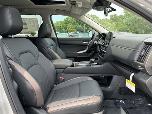 New 2025 Nissan Pathfinder Platinum w/ Cargo Package image 10