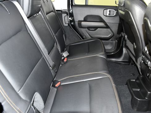 Used 2024 Jeep Wrangler Unlimited Sahara w/ Technology Group AWD/4WD image 45