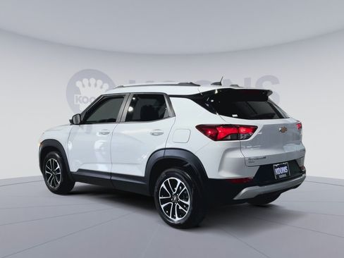 Used 2024 Chevrolet TrailBlazer LT w/ LT Cold Weather Package AWD/4WD image 8