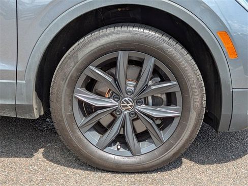 Certified 2024 Volkswagen Tiguan SE image 68