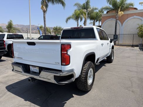 Used 2024 Chevrolet Silverado 2500 LTZ w/ LTZ Convenience Package AWD/4WD image 8