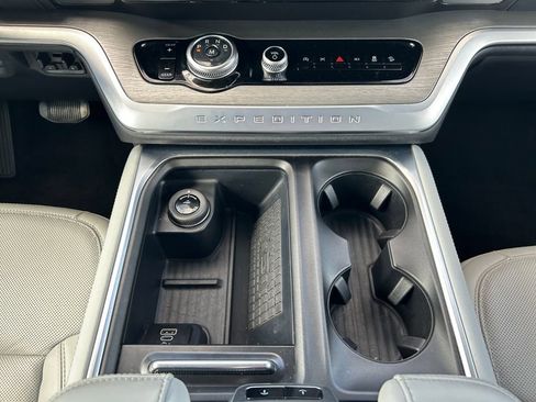 Used 2025 Ford Expedition Max Platinum w/ Driver's Package AWD/4WD image 10
