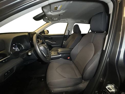 Used 2023 Toyota Highlander L FWD image 9