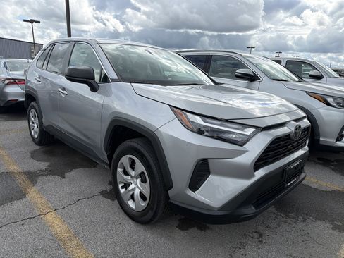 Used 2023 Toyota RAV4 LE AWD/4WD image 2