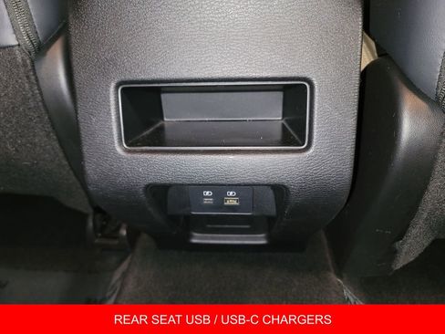 Used 2024 Mitsubishi Outlander SE image 9