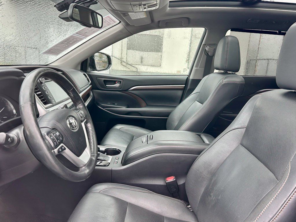 Used 2015 Toyota Highlander Limited Platinum AWD/4WD image 10