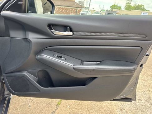 Used 2025 Nissan Altima 2.5 SV image 25