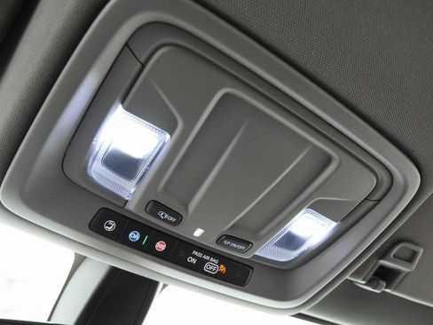 Used 2021 Chevrolet Silverado 1500 RST image 31