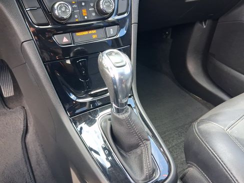 Used 2018 Buick Encore Essence FWD image 21