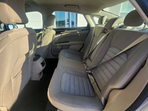 Used 2019 Ford Fusion SE FWD image 18