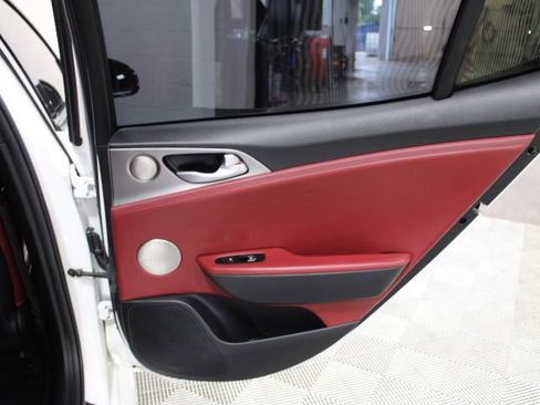 Used 2021 Kia Stinger GT2 image 31