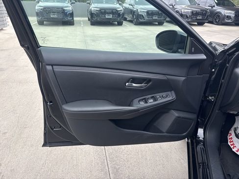 Used 2025 Nissan Sentra SV FWD image 10